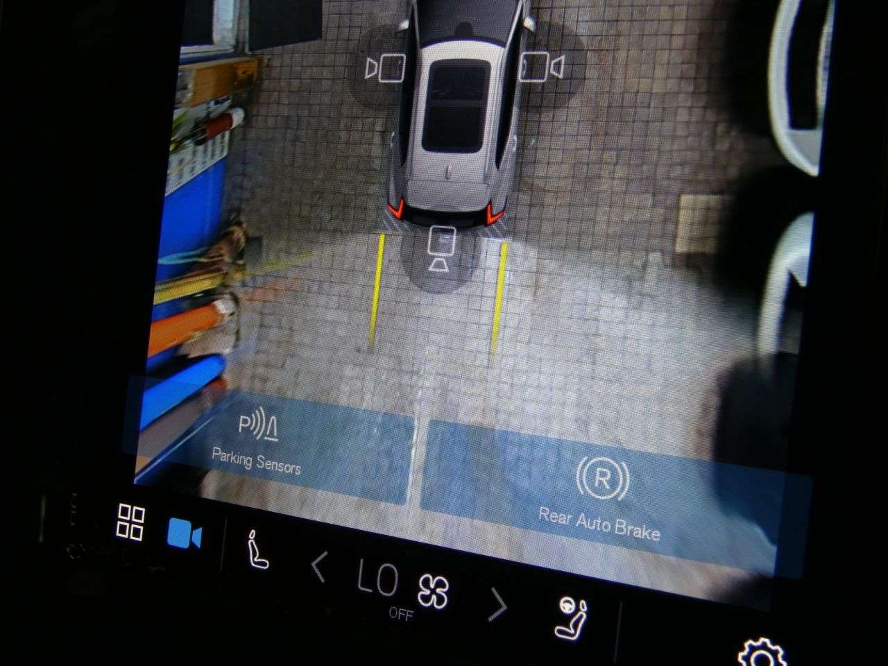 2023 VOLVO XC40 2023 VOLVO XC40