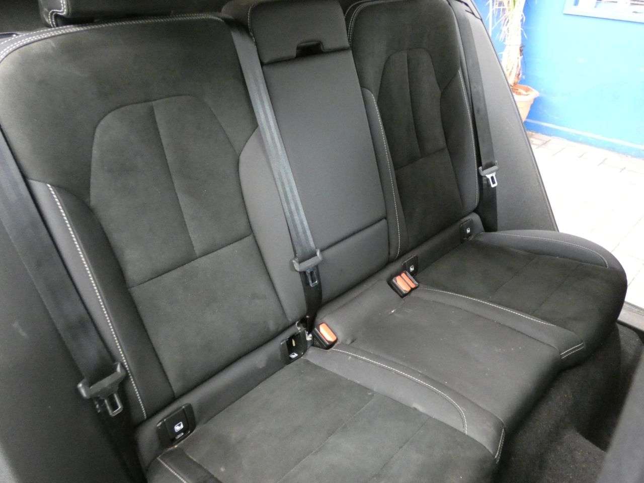 2023 VOLVO XC40 2023 VOLVO XC40