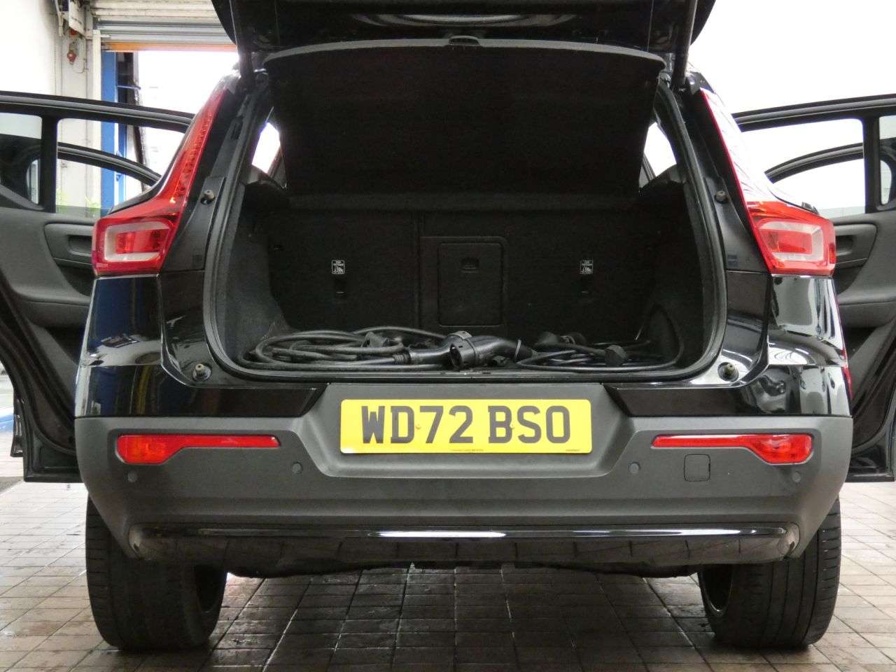 2023 VOLVO XC40 2023 VOLVO XC40