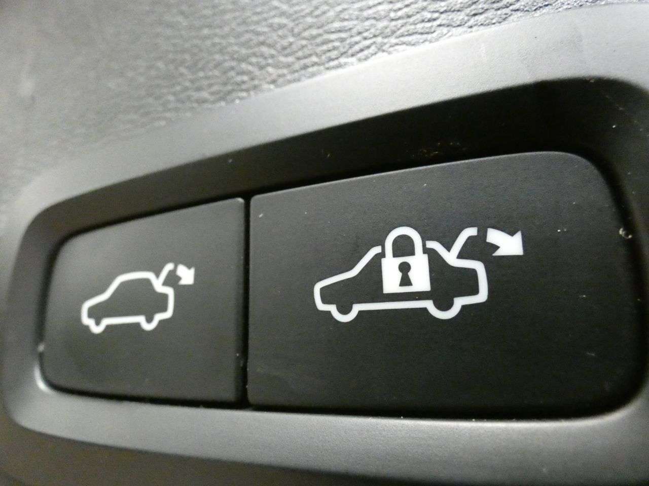 2023 VOLVO XC40 2023 VOLVO XC40