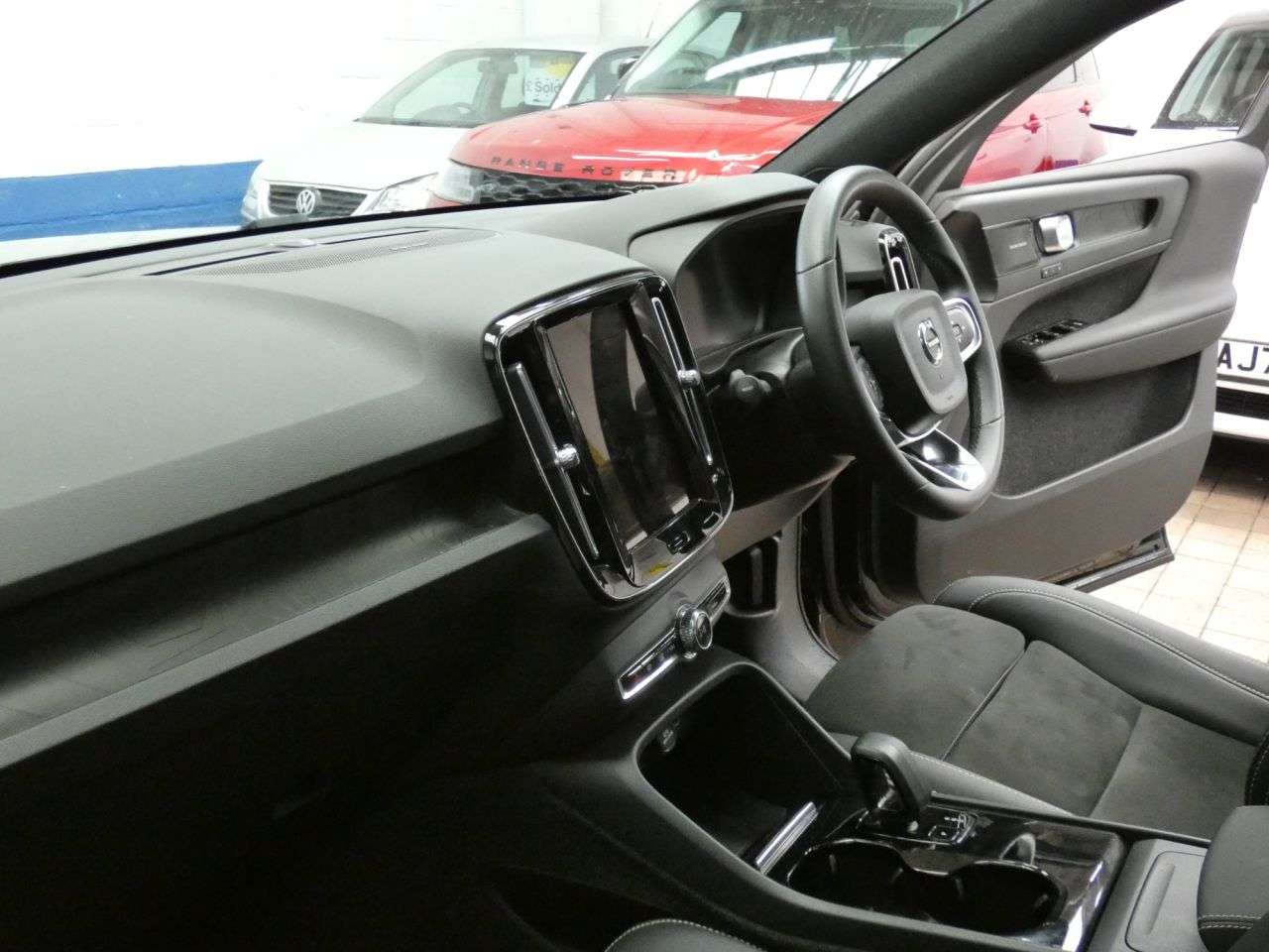 2023 VOLVO XC40 2023 VOLVO XC40