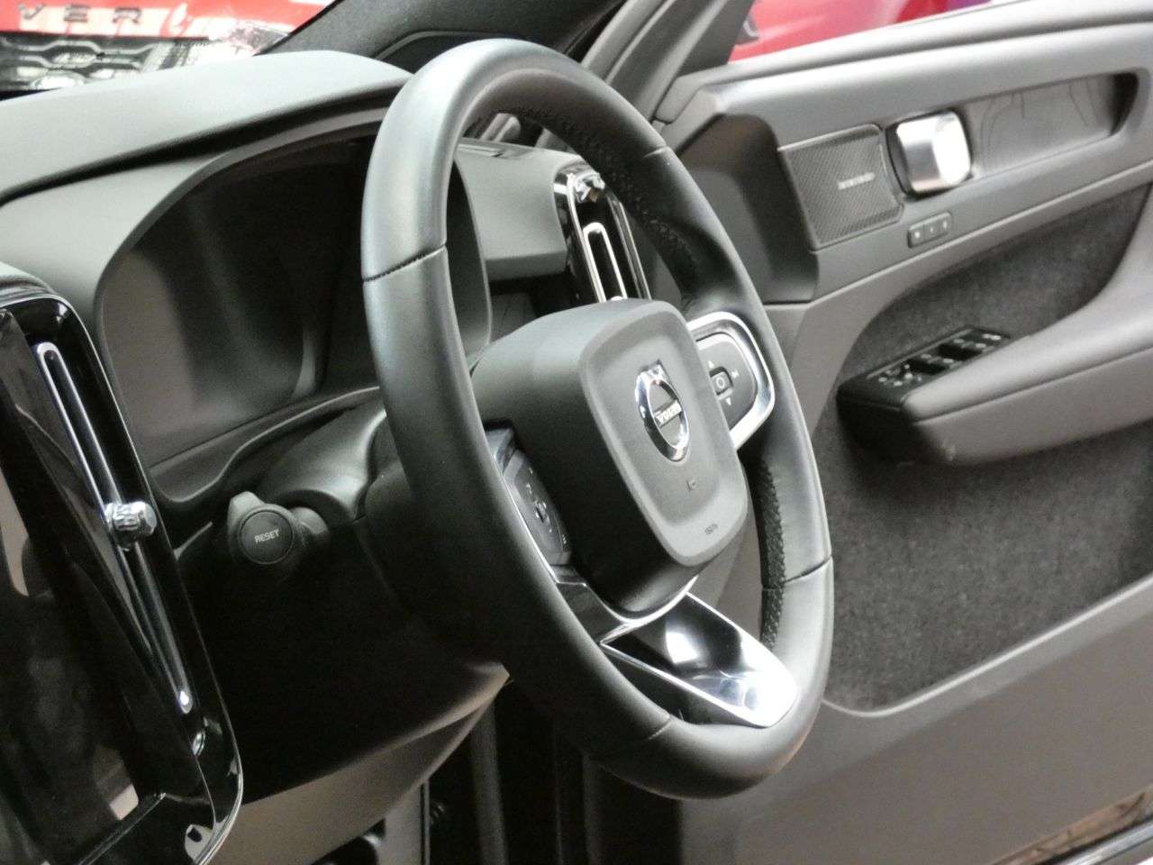2023 VOLVO XC40 2023 VOLVO XC40