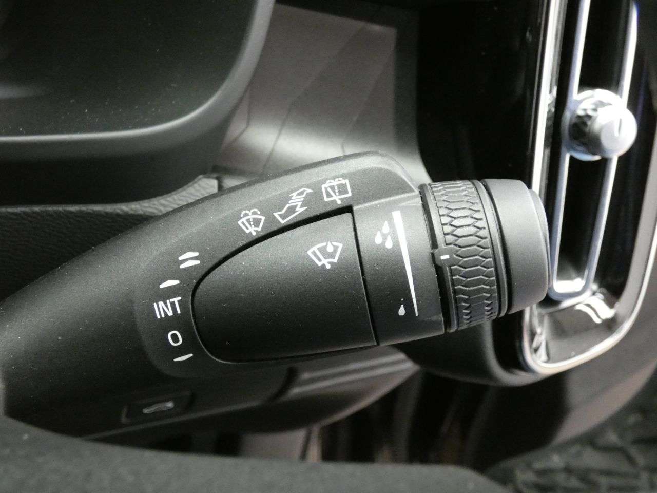 2023 VOLVO XC40 2023 VOLVO XC40