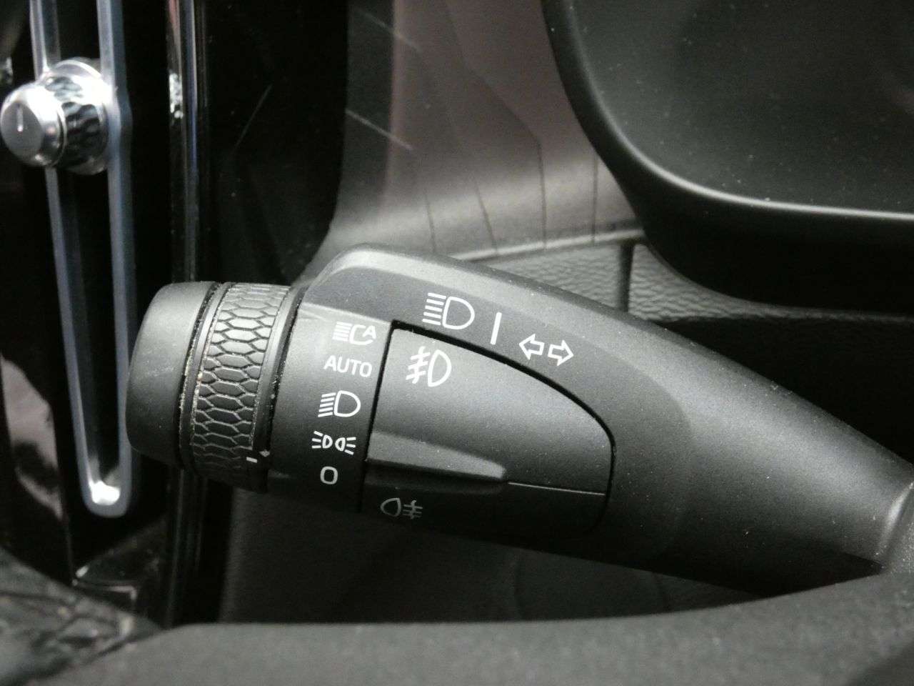 2023 VOLVO XC40 2023 VOLVO XC40