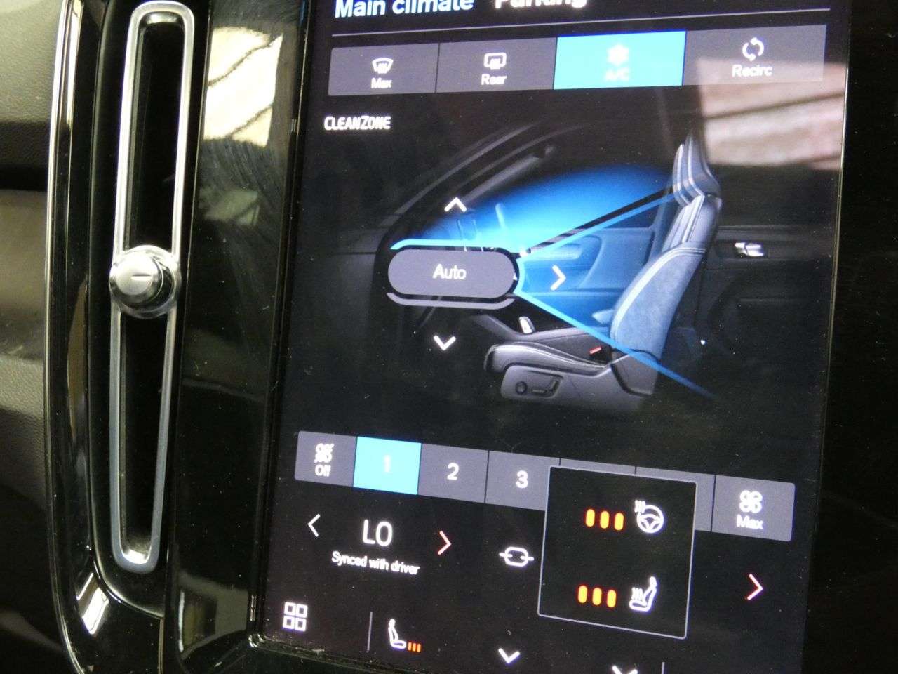 2023 VOLVO XC40 2023 VOLVO XC40