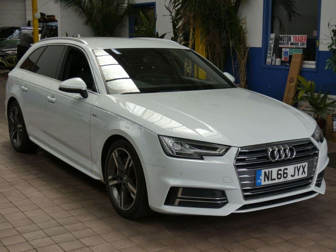 A 2016 AUDI A4 AVANT 2.0 TDI S line Estate 5dr Diesel S Tronic quattro Euro 6 (s/s) (190 ps) 3 O A 2016 AUDI A4 AVANT 2.0 TDI S line Estate 5dr Diesel S Tronic quattro Euro 6 (s/s) (190 ps) 3 O
