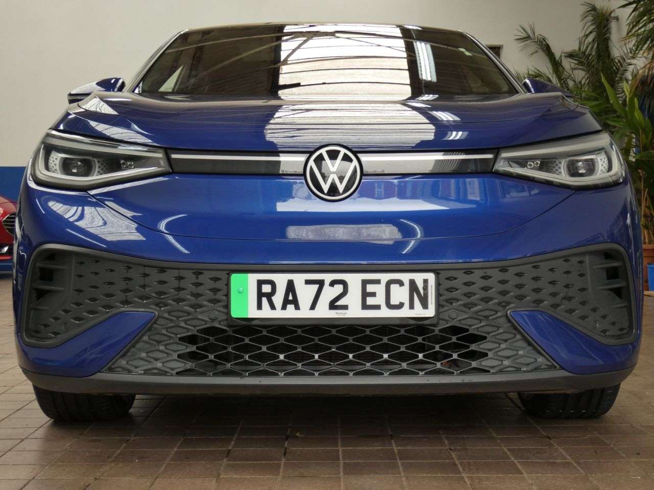 A 2023 VOLKSWAGEN ID.5 Pro 77kWh Style SUV 5dr Electric Auto (174 ps) 1 OWNER SERVICE HISTORY WARR A 2023 VOLKSWAGEN ID.5 Pro 77kWh Style SUV 5dr Electric Auto (174 ps) 1 OWNER SERVICE HISTORY WARR