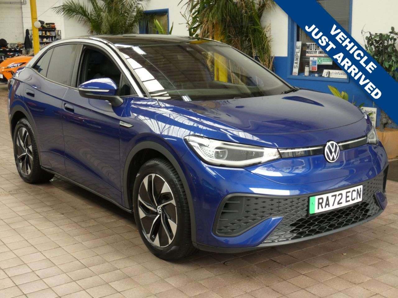 A 2023 VOLKSWAGEN ID.5 Pro 77kWh Style SUV 5dr Electric Auto (174 ps) 1 OWNER SERVICE HISTORY WARR A 2023 VOLKSWAGEN ID.5 Pro 77kWh Style SUV 5dr Electric Auto (174 ps) 1 OWNER SERVICE HISTORY WARR