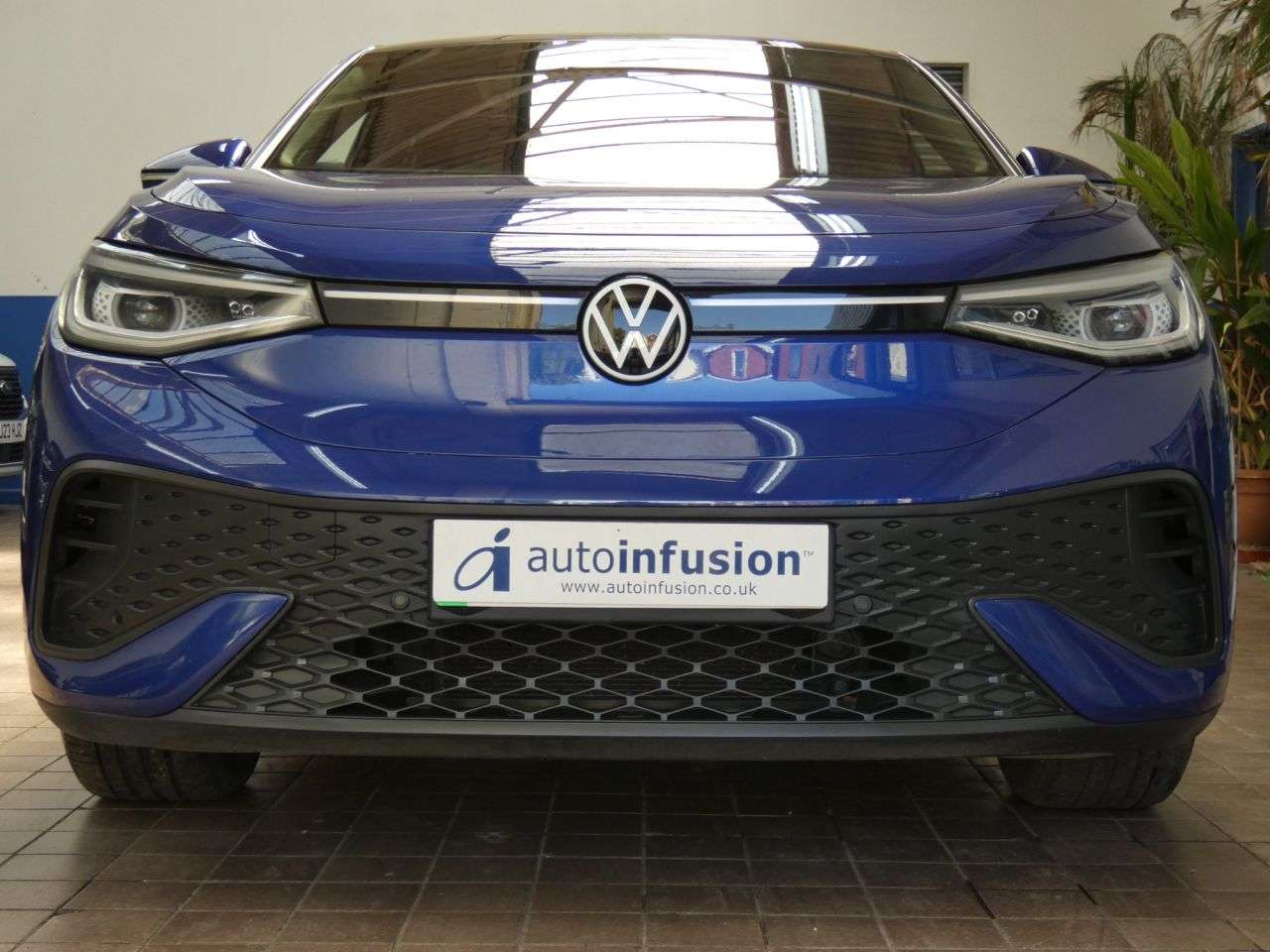 A 2023 VOLKSWAGEN ID.5 Pro 77kWh Style SUV 5dr Electric Auto (174 ps) 1 OWNER SERVICE HISTORY WARR A 2023 VOLKSWAGEN ID.5 Pro 77kWh Style SUV 5dr Electric Auto (174 ps) 1 OWNER SERVICE HISTORY WARR