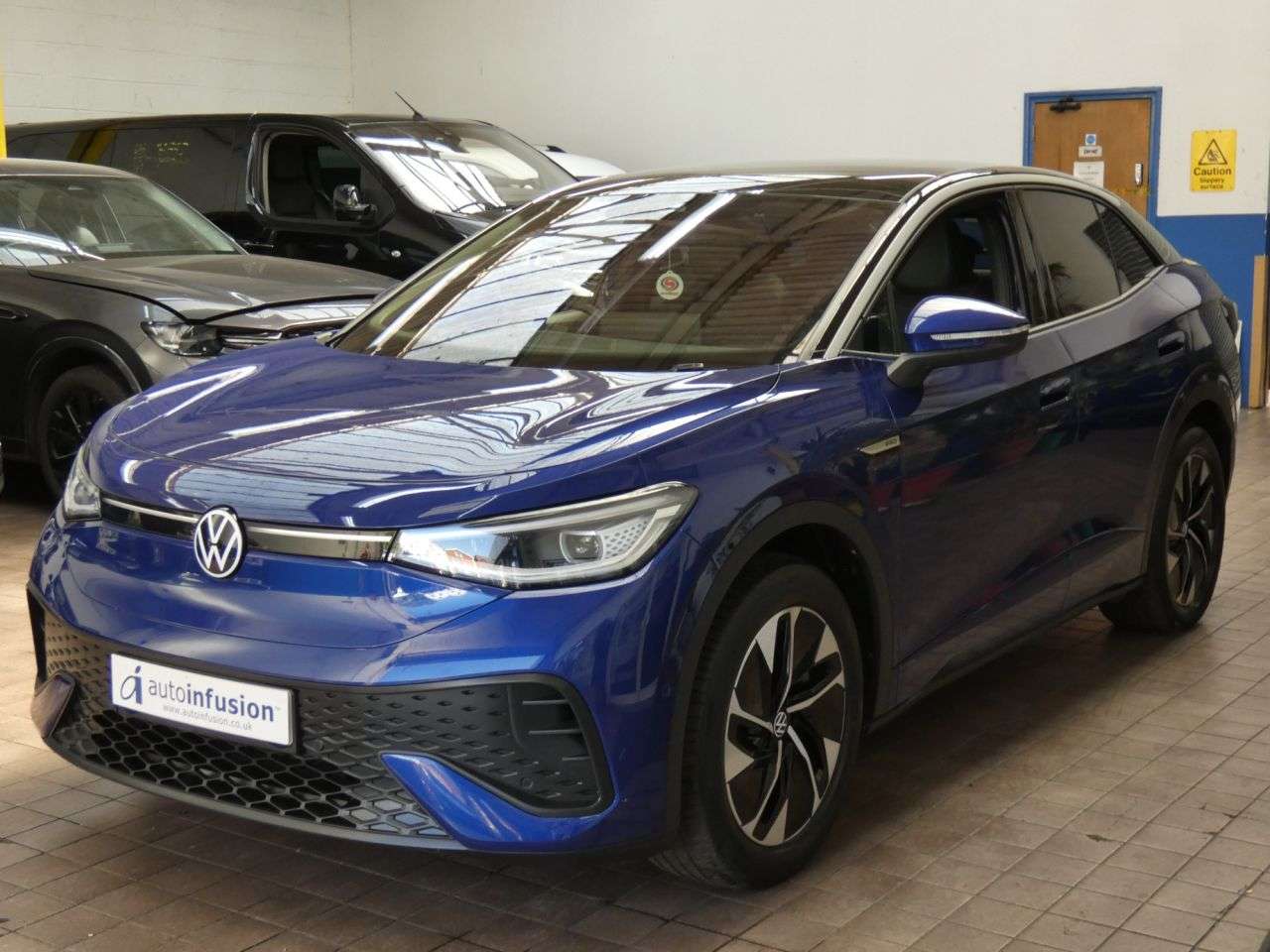 A 2023 VOLKSWAGEN ID.5 Pro 77kWh Style SUV 5dr Electric Auto (174 ps) 1 OWNER SERVICE HISTORY WARR A 2023 VOLKSWAGEN ID.5 Pro 77kWh Style SUV 5dr Electric Auto (174 ps) 1 OWNER SERVICE HISTORY WARR