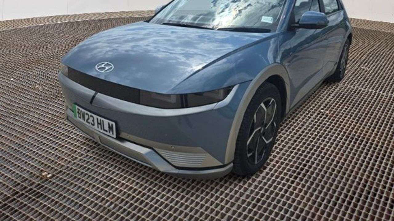 A 2023 HYUNDAI IONIQ 5 77kWh Premium Hatchback 5dr Electric Auto (228 ps) 1 OWNER SERVICE HISTORY A 2023 HYUNDAI IONIQ 5 77kWh Premium Hatchback 5dr Electric Auto (228 ps) 1 OWNER SERVICE HISTORY
