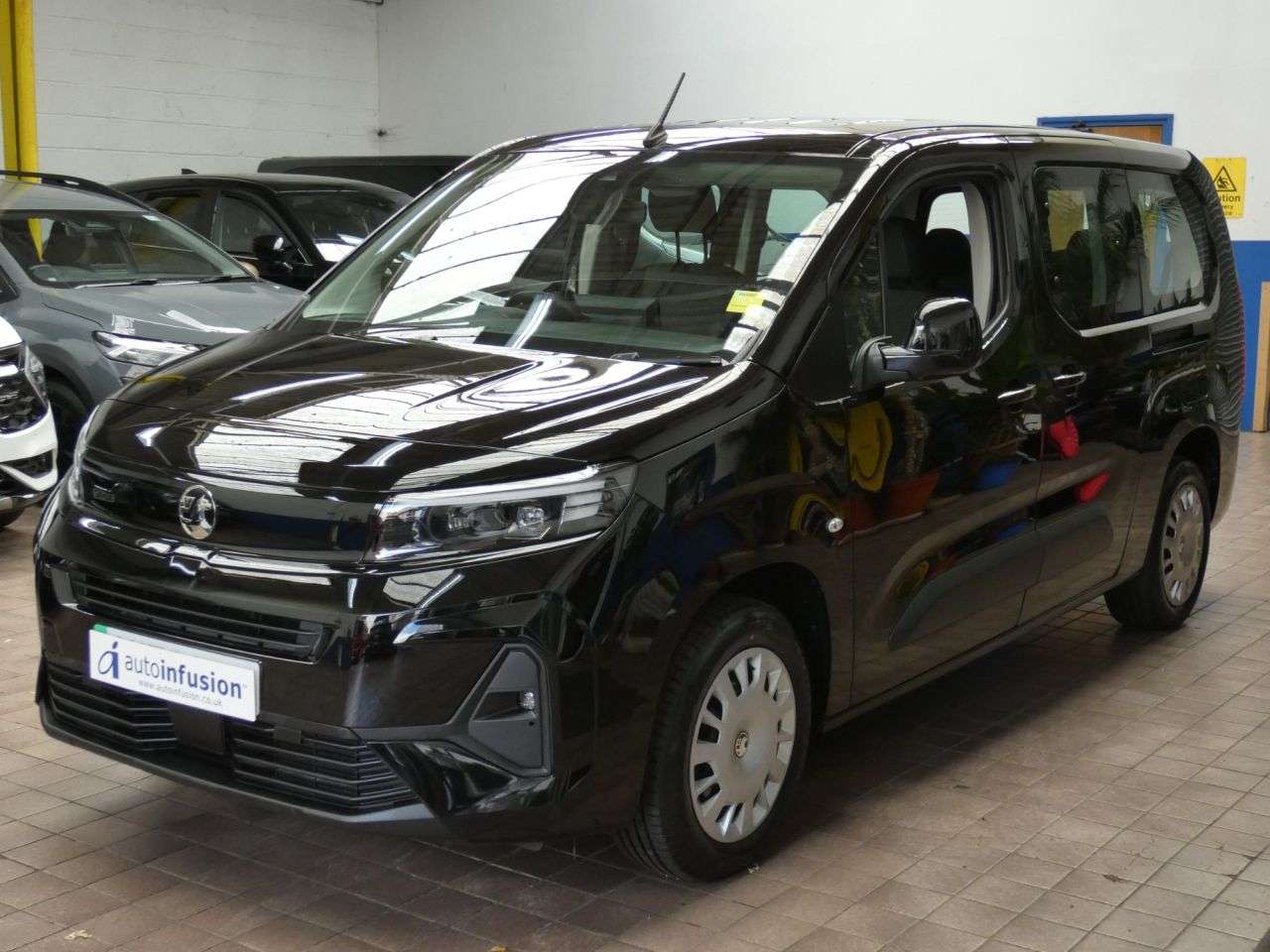A 2024 VAUXHALL COMBO LIFE ELECTRIC 52kWh Design XL MPV 5dr Electric Auto (7.4kW Charger) (136 ps) 213 MILE RAN A 2024 VAUXHALL COMBO LIFE ELECTRIC 52kWh Design XL MPV 5dr Electric Auto (7.4kW Charger) (136 ps) 213 MILE RAN