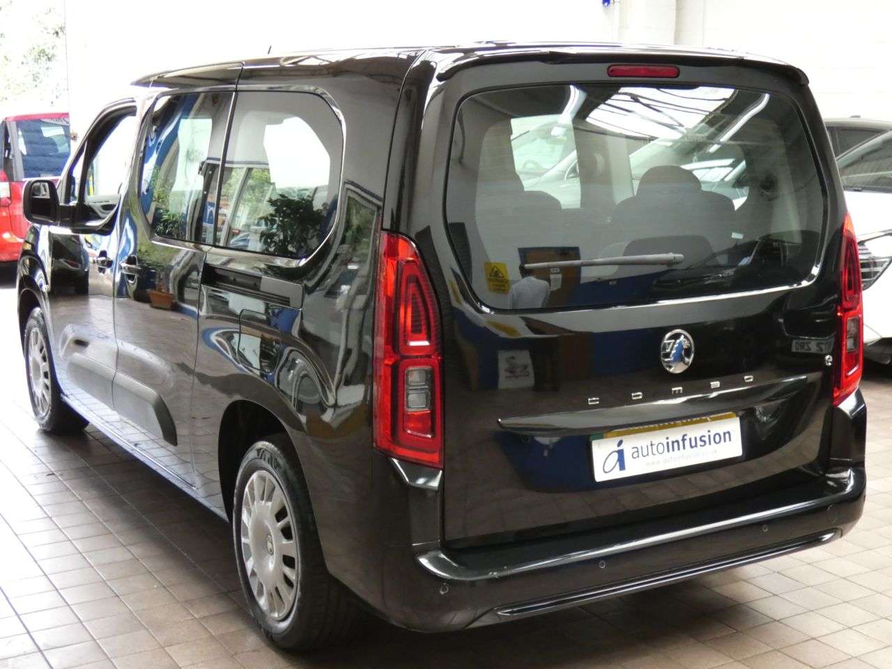 A 2024 VAUXHALL COMBO LIFE ELECTRIC 52kWh Design XL MPV 5dr Electric Auto (7.4kW Charger) (136 ps) 213 MILE RAN A 2024 VAUXHALL COMBO LIFE ELECTRIC 52kWh Design XL MPV 5dr Electric Auto (7.4kW Charger) (136 ps) 213 MILE RAN