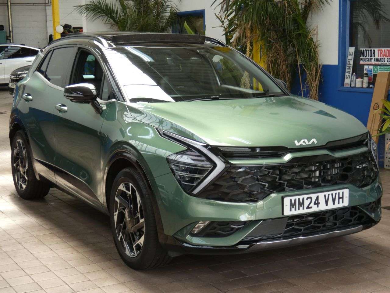 A 2024 KIA SPORTAGE 1.6 T-GDi 13.8kWh GT-Line S SUV 5dr Petrol Plug-in Hybrid Auto AWD Euro 6 ( A 2024 KIA SPORTAGE 1.6 T-GDi 13.8kWh GT-Line S SUV 5dr Petrol Plug-in Hybrid Auto AWD Euro 6 (