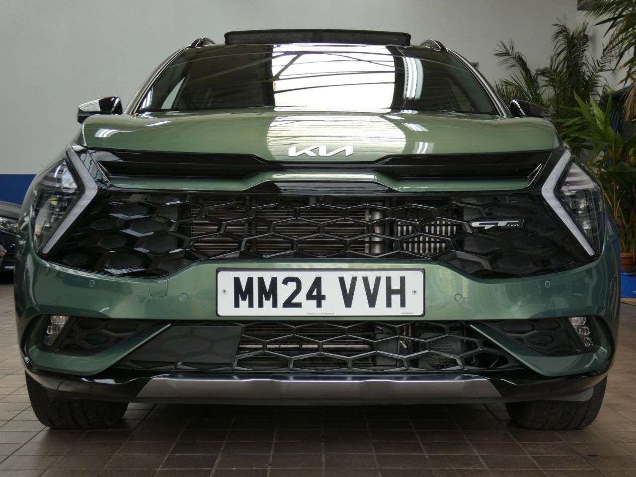 A 2024 KIA SPORTAGE 1.6 T-GDi 13.8kWh GT-Line S SUV 5dr Petrol Plug-in Hybrid Auto AWD Euro 6 ( A 2024 KIA SPORTAGE 1.6 T-GDi 13.8kWh GT-Line S SUV 5dr Petrol Plug-in Hybrid Auto AWD Euro 6 (