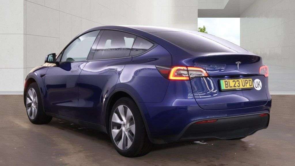 A 2023 TESLA MODEL Y SUV 5dr Electric Auto RWD (346 ps) GENUINE MILES 2 OWNERS WARRANTY A 2023 TESLA MODEL Y SUV 5dr Electric Auto RWD (346 ps) GENUINE MILES 2 OWNERS WARRANTY