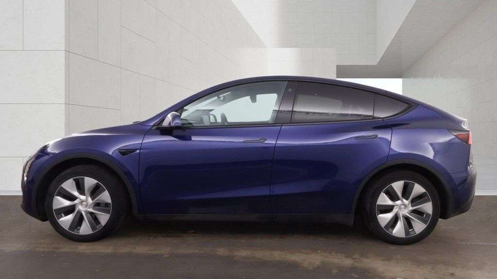 A 2023 TESLA MODEL Y SUV 5dr Electric Auto RWD (346 ps) GENUINE MILES 2 OWNERS WARRANTY A 2023 TESLA MODEL Y SUV 5dr Electric Auto RWD (346 ps) GENUINE MILES 2 OWNERS WARRANTY