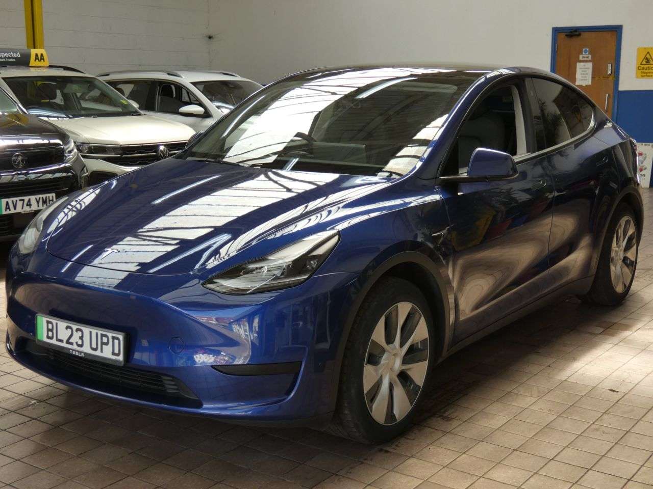 A 2023 TESLA MODEL Y SUV 5dr Electric Auto RWD (346 ps) GENUINE MILES 2 OWNERS WARRANTY A 2023 TESLA MODEL Y SUV 5dr Electric Auto RWD (346 ps) GENUINE MILES 2 OWNERS WARRANTY