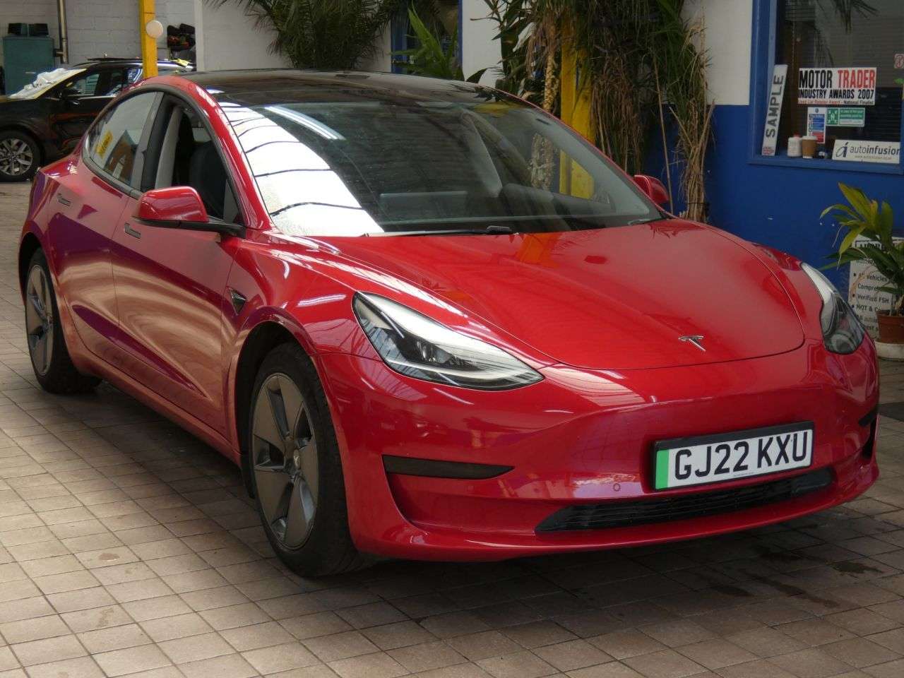 A 2022 TESLA MODEL 3 Standard Range Plus Saloon 4dr Electric Auto RWD (241 bhp) STUNNING IN RED A 2022 TESLA MODEL 3 Standard Range Plus Saloon 4dr Electric Auto RWD (241 bhp) STUNNING IN RED