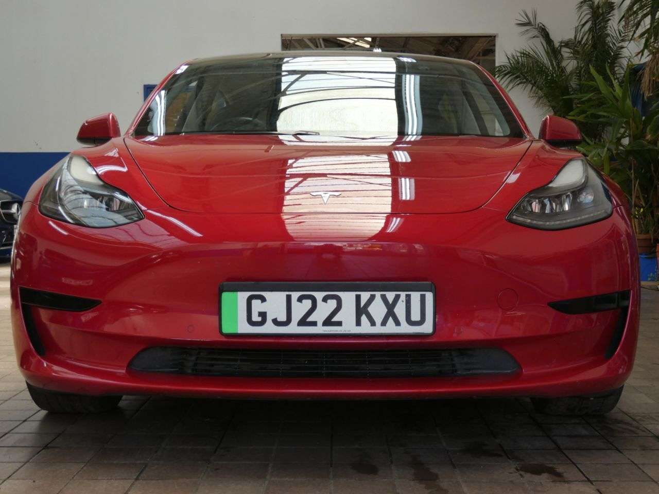 A 2022 TESLA MODEL 3 Standard Range Plus Saloon 4dr Electric Auto RWD (241 bhp) STUNNING IN RED A 2022 TESLA MODEL 3 Standard Range Plus Saloon 4dr Electric Auto RWD (241 bhp) STUNNING IN RED