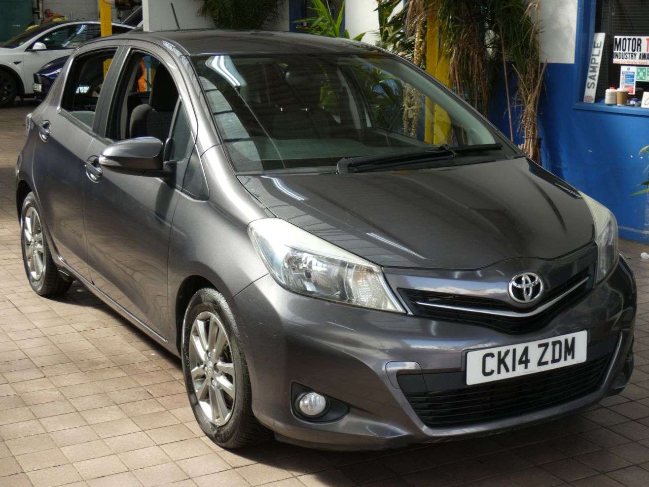 A 2014 TOYOTA YARIS 1.4 D-4D Icon Plus Hatchback 5dr Diesel Manual Euro 5 (90 ps) 2 OWNERS 1O S A 2014 TOYOTA YARIS 1.4 D-4D Icon Plus Hatchback 5dr Diesel Manual Euro 5 (90 ps) 2 OWNERS 1O S