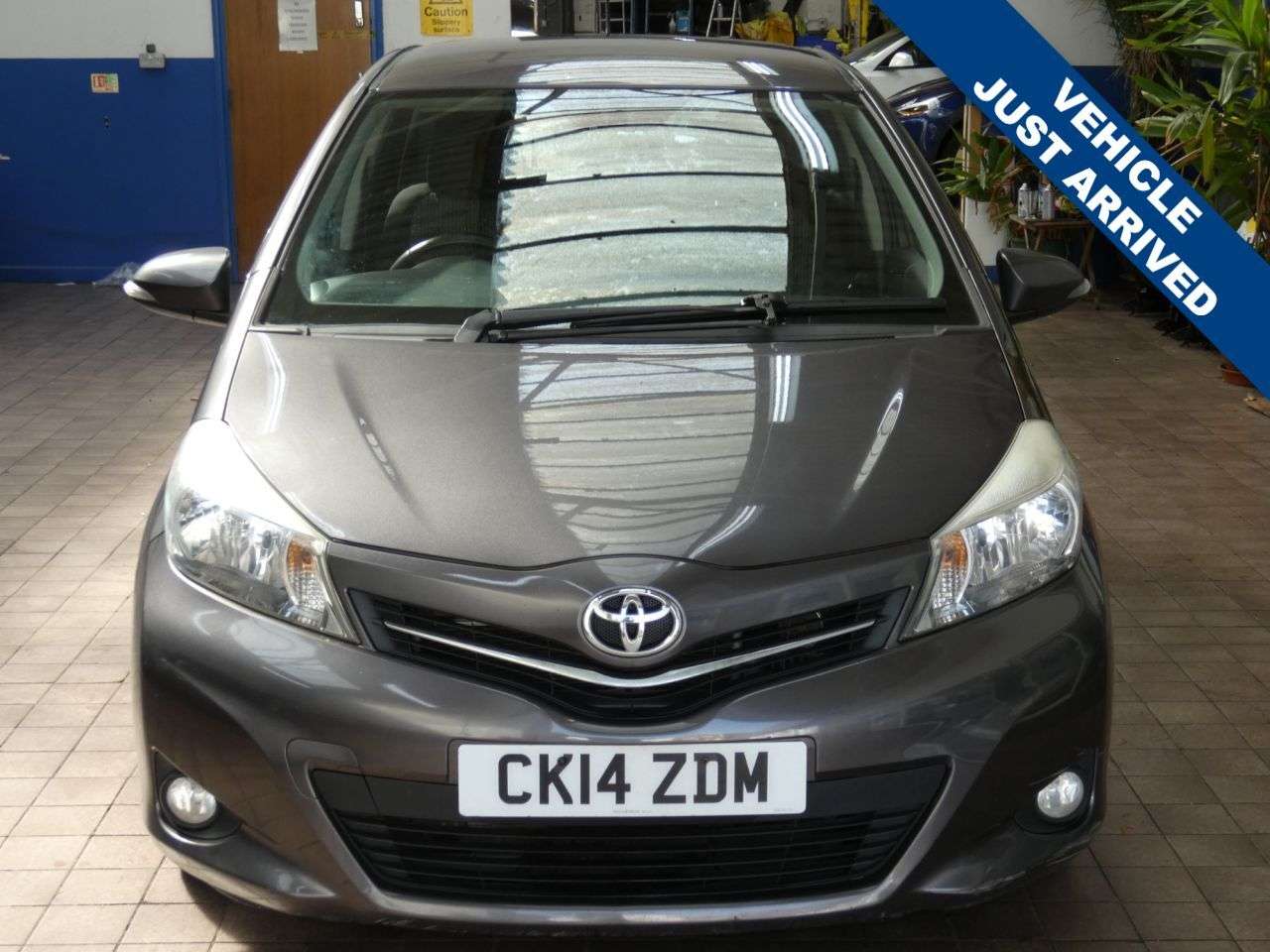 A 2014 TOYOTA YARIS 1.4 D-4D Icon Plus Hatchback 5dr Diesel Manual Euro 5 (90 ps) 2 OWNERS 1O S A 2014 TOYOTA YARIS 1.4 D-4D Icon Plus Hatchback 5dr Diesel Manual Euro 5 (90 ps) 2 OWNERS 1O S