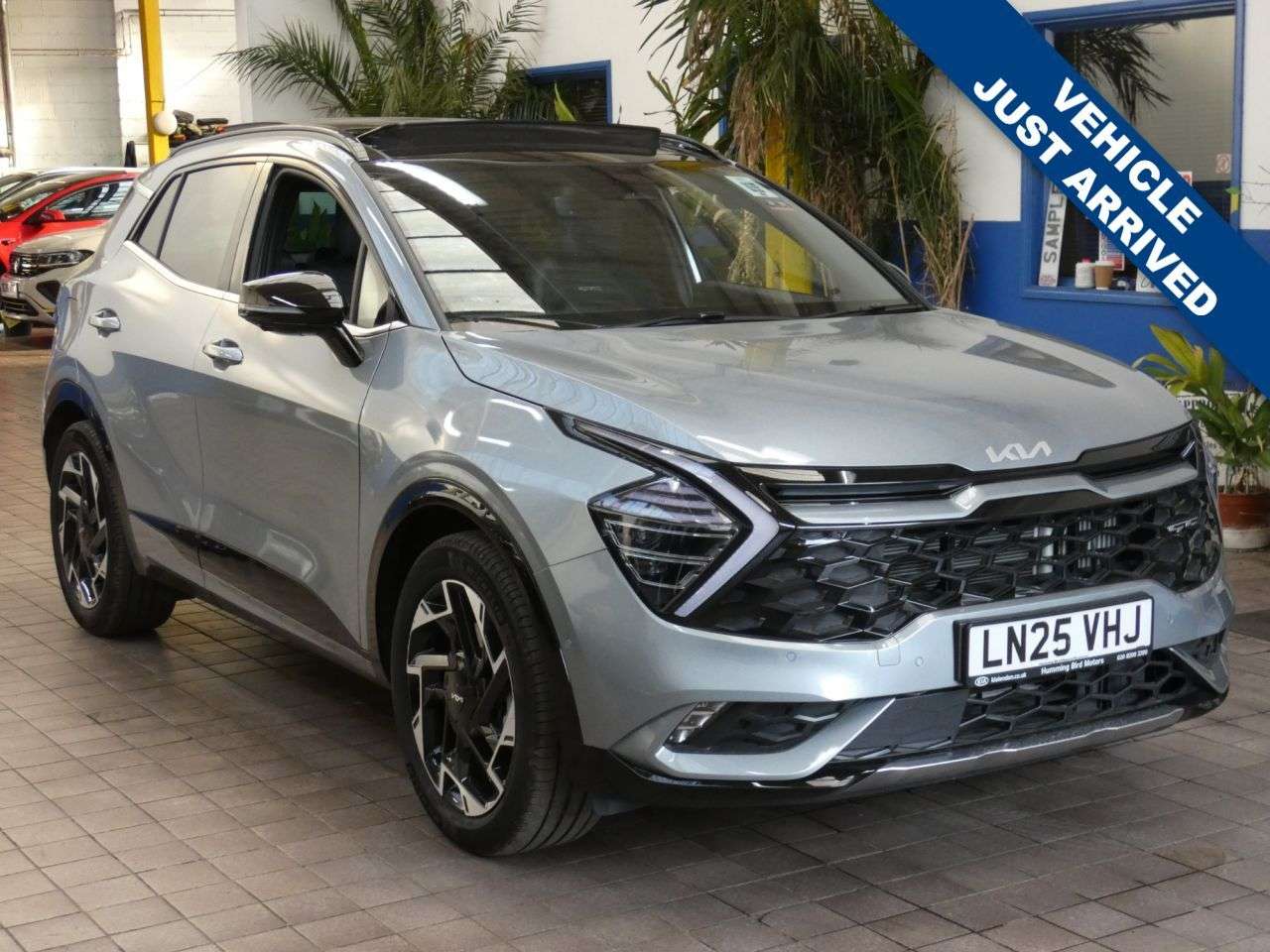 A 2025 KIA SPORTAGE 1.6 T-GDi 13.8kWh GT-Line S SUV 5dr Petrol Plug-in Hybrid Auto AWD Euro 6 ( A 2025 KIA SPORTAGE 1.6 T-GDi 13.8kWh GT-Line S SUV 5dr Petrol Plug-in Hybrid Auto AWD Euro 6 (