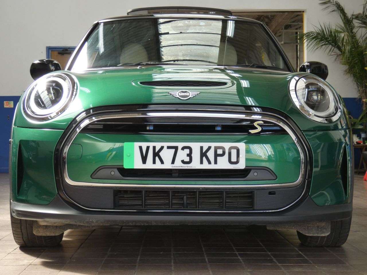 A 2023 MINI ELECTRIC HATCH Cooper SE 32.6kWh Level 3 Hatchback 3dr Electric Auto (184 ps) 1 OWNER SERV A 2023 MINI ELECTRIC HATCH Cooper SE 32.6kWh Level 3 Hatchback 3dr Electric Auto (184 ps) 1 OWNER SERV