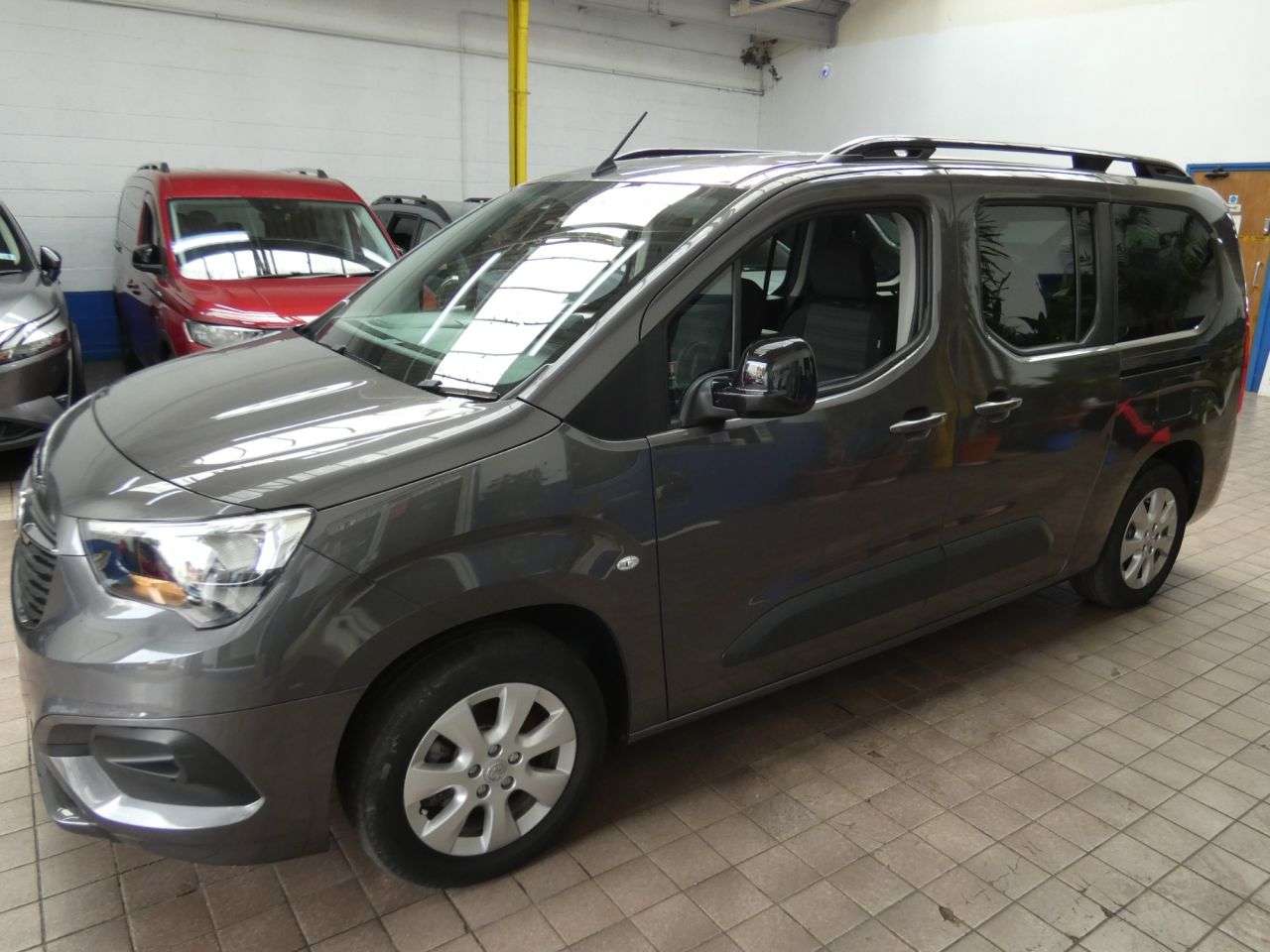 A 2023 VAUXHALL COMBO LIFE ELECTRIC 50kWh Design XL MPV 5dr Electric Auto (7.4kW Charger) (136 ps) 1 OWNER SERV A 2023 VAUXHALL COMBO LIFE ELECTRIC 50kWh Design XL MPV 5dr Electric Auto (7.4kW Charger) (136 ps) 1 OWNER SERV