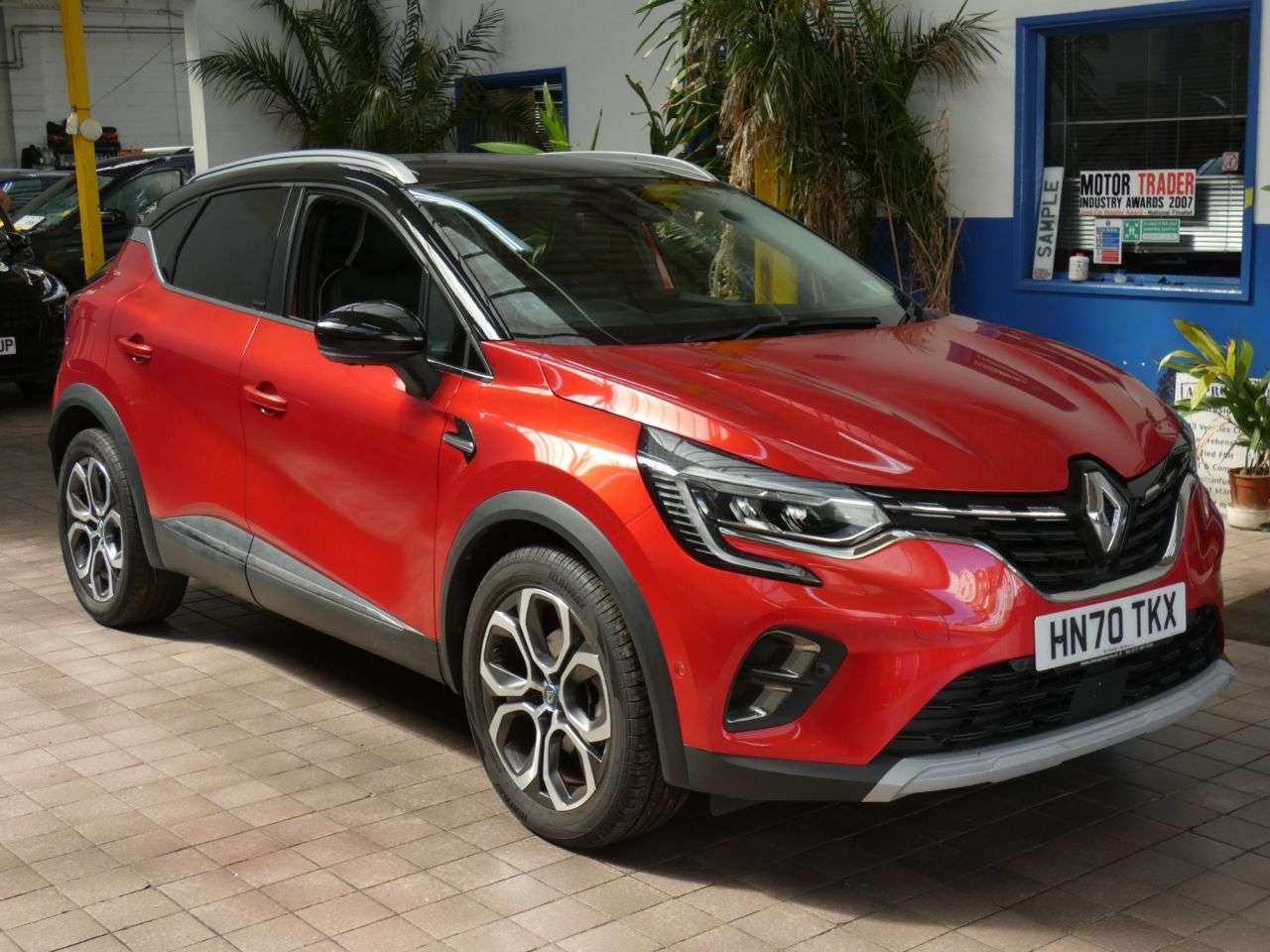 A 2020 RENAULT CAPTUR 1.6 E-TECH 9.8kWh S Edition SUV 5dr Petrol Plug-in Hybrid Auto Euro 6 (s/s) A 2020 RENAULT CAPTUR 1.6 E-TECH 9.8kWh S Edition SUV 5dr Petrol Plug-in Hybrid Auto Euro 6 (s/s)
