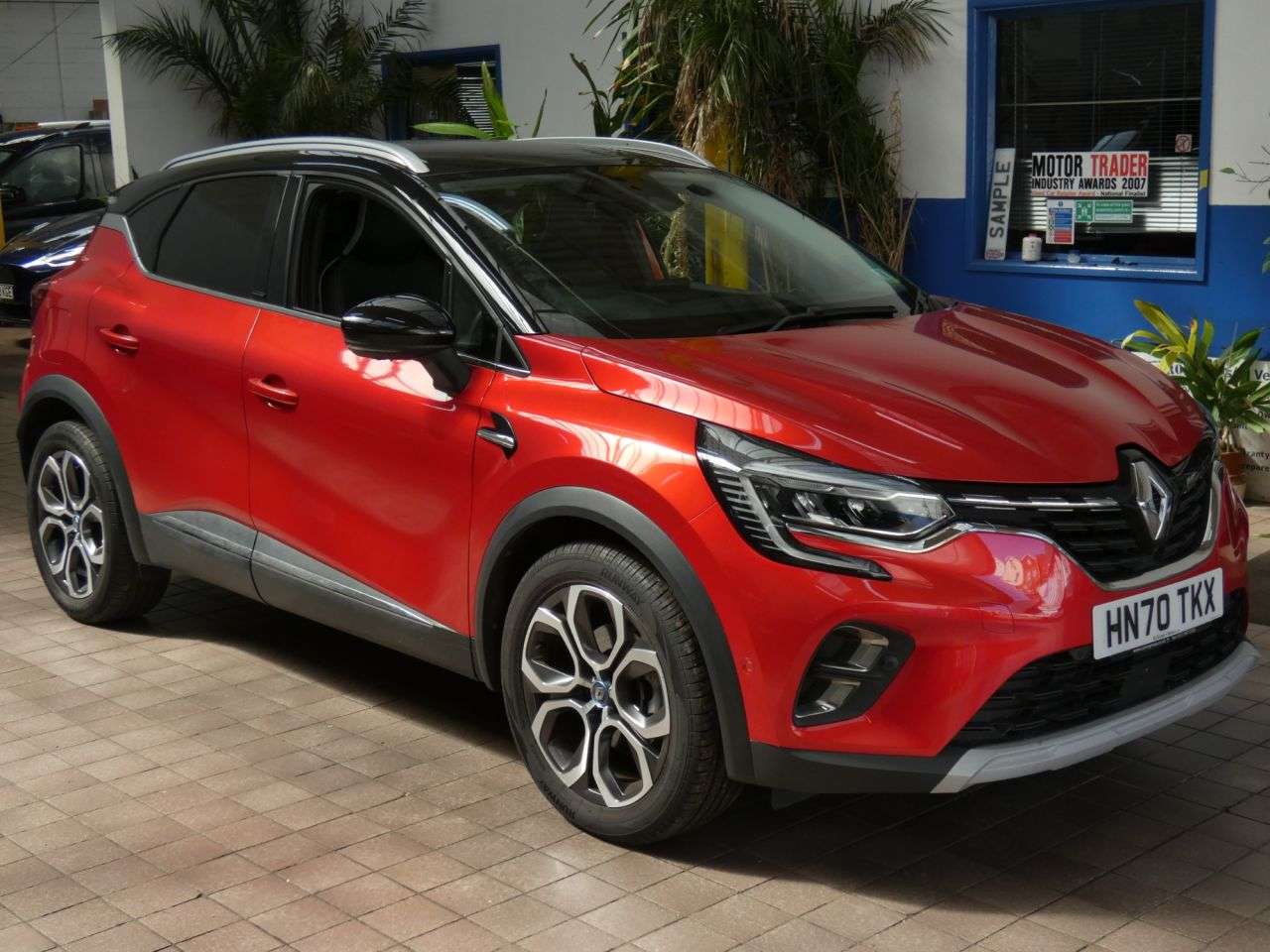A 2020 RENAULT CAPTUR 1.6 E-TECH 9.8kWh S Edition SUV 5dr Petrol Plug-in Hybrid Auto Euro 6 (s/s) A 2020 RENAULT CAPTUR 1.6 E-TECH 9.8kWh S Edition SUV 5dr Petrol Plug-in Hybrid Auto Euro 6 (s/s)