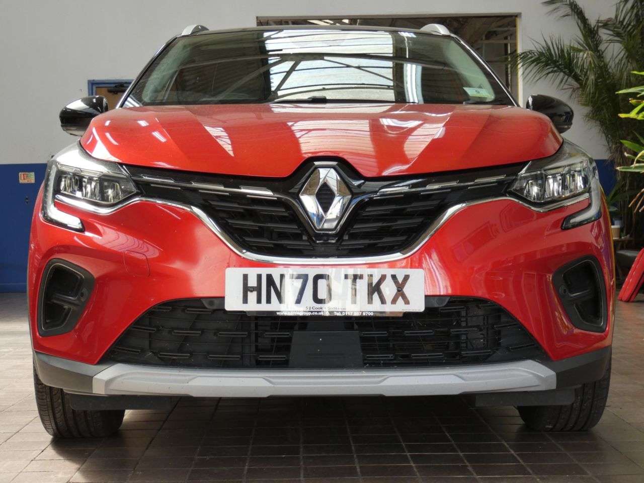 A 2020 RENAULT CAPTUR 1.6 E-TECH 9.8kWh S Edition SUV 5dr Petrol Plug-in Hybrid Auto Euro 6 (s/s) A 2020 RENAULT CAPTUR 1.6 E-TECH 9.8kWh S Edition SUV 5dr Petrol Plug-in Hybrid Auto Euro 6 (s/s)