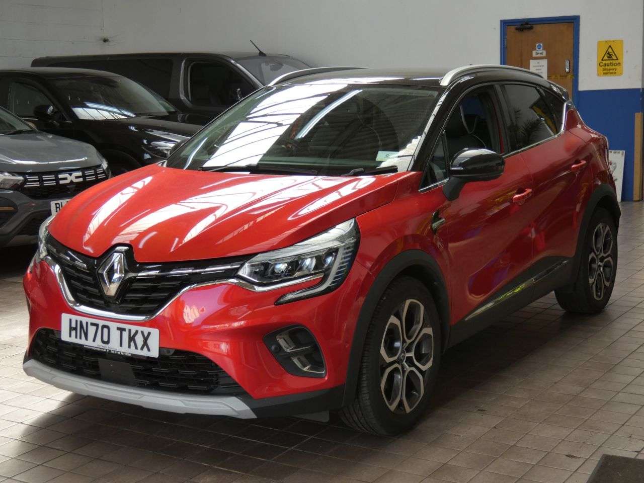 A 2020 RENAULT CAPTUR 1.6 E-TECH 9.8kWh S Edition SUV 5dr Petrol Plug-in Hybrid Auto Euro 6 (s/s) A 2020 RENAULT CAPTUR 1.6 E-TECH 9.8kWh S Edition SUV 5dr Petrol Plug-in Hybrid Auto Euro 6 (s/s)