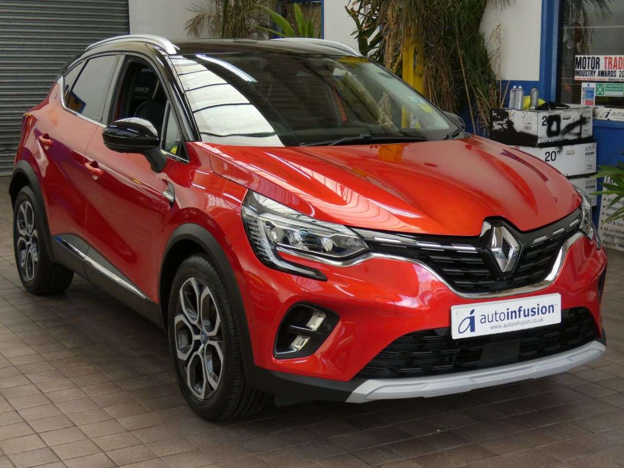 A 2020 RENAULT CAPTUR 1.6 E-TECH 9.8kWh S Edition SUV 5dr Petrol Plug-in Hybrid Auto Euro 6 (s/s) A 2020 RENAULT CAPTUR 1.6 E-TECH 9.8kWh S Edition SUV 5dr Petrol Plug-in Hybrid Auto Euro 6 (s/s)