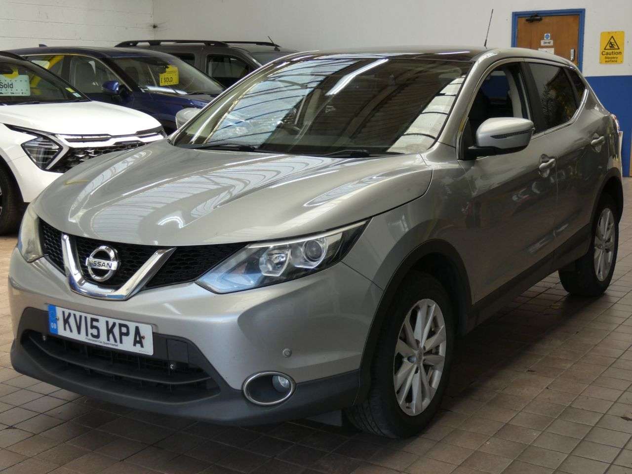 A 2015 NISSAN QASHQAI 1.6 dCi Acenta Premium SUV 5dr Diesel Manual 2WD Euro 5 (s/s) (130 ps) NICE A 2015 NISSAN QASHQAI 1.6 dCi Acenta Premium SUV 5dr Diesel Manual 2WD Euro 5 (s/s) (130 ps) NICE