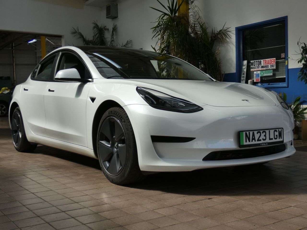 A 2023 TESLA MODEL 3 Saloon 4dr Electric Auto RWD (241 bhp) STUNNING EXAMPLE 1 OWNER WARRANTY A 2023 TESLA MODEL 3 Saloon 4dr Electric Auto RWD (241 bhp) STUNNING EXAMPLE 1 OWNER WARRANTY
