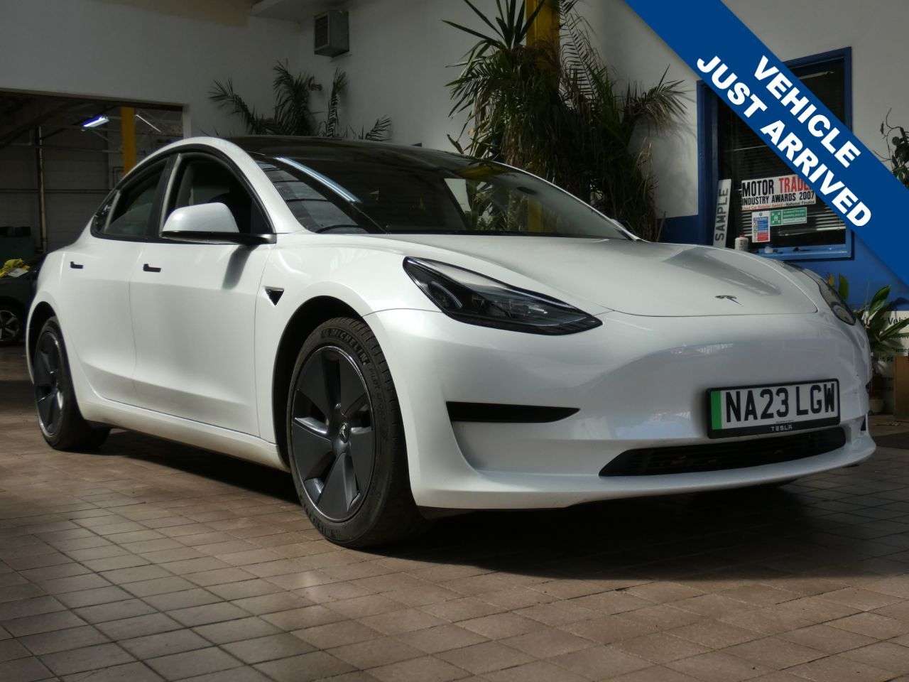 A 2023 TESLA MODEL 3 Saloon 4dr Electric Auto RWD (241 bhp) STUNNING EXAMPLE 1 OWNER WARRANTY A 2023 TESLA MODEL 3 Saloon 4dr Electric Auto RWD (241 bhp) STUNNING EXAMPLE 1 OWNER WARRANTY