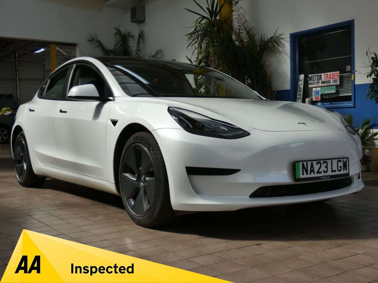 A 2023 TESLA MODEL 3 Saloon 4dr Electric Auto RWD (241 bhp) STUNNING EXAMPLE 1 OWNER WARRANTY A 2023 TESLA MODEL 3 Saloon 4dr Electric Auto RWD (241 bhp) STUNNING EXAMPLE 1 OWNER WARRANTY