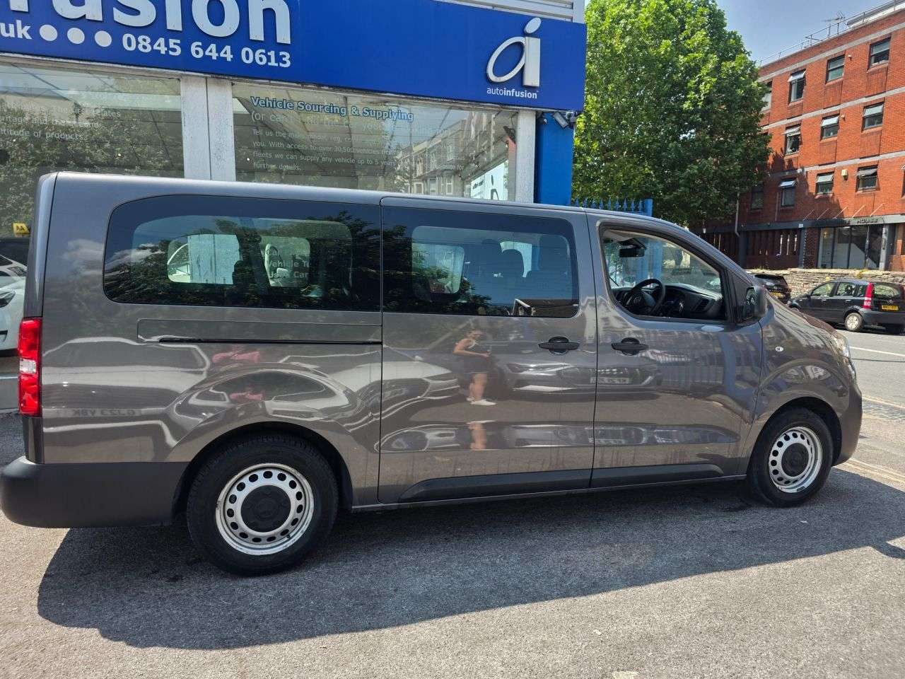 A 2023 VAUXHALL VIVARO LIFE ELECTRIC 50kWh Combi MPV 5dr Electric Auto LWB (9 Seat, 7.4kW Charger) (136 ps) 1 OW A 2023 VAUXHALL VIVARO LIFE ELECTRIC 50kWh Combi MPV 5dr Electric Auto LWB (9 Seat, 7.4kW Charger) (136 ps) 1 OW