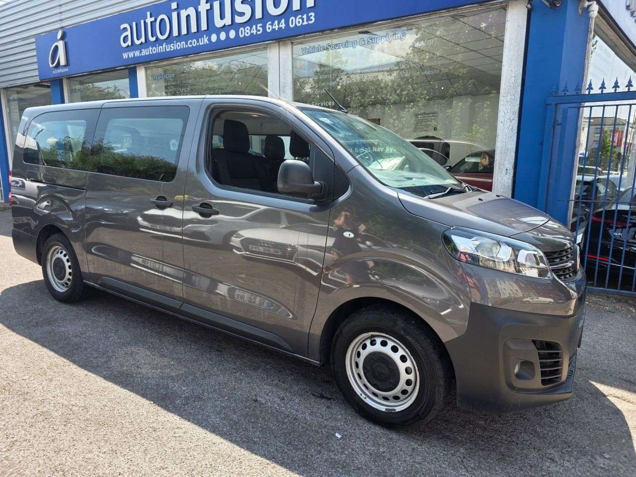A 2023 VAUXHALL VIVARO LIFE ELECTRIC 50kWh Combi MPV 5dr Electric Auto LWB (9 Seat, 7.4kW Charger) (136 ps) 1 OW A 2023 VAUXHALL VIVARO LIFE ELECTRIC 50kWh Combi MPV 5dr Electric Auto LWB (9 Seat, 7.4kW Charger) (136 ps) 1 OW