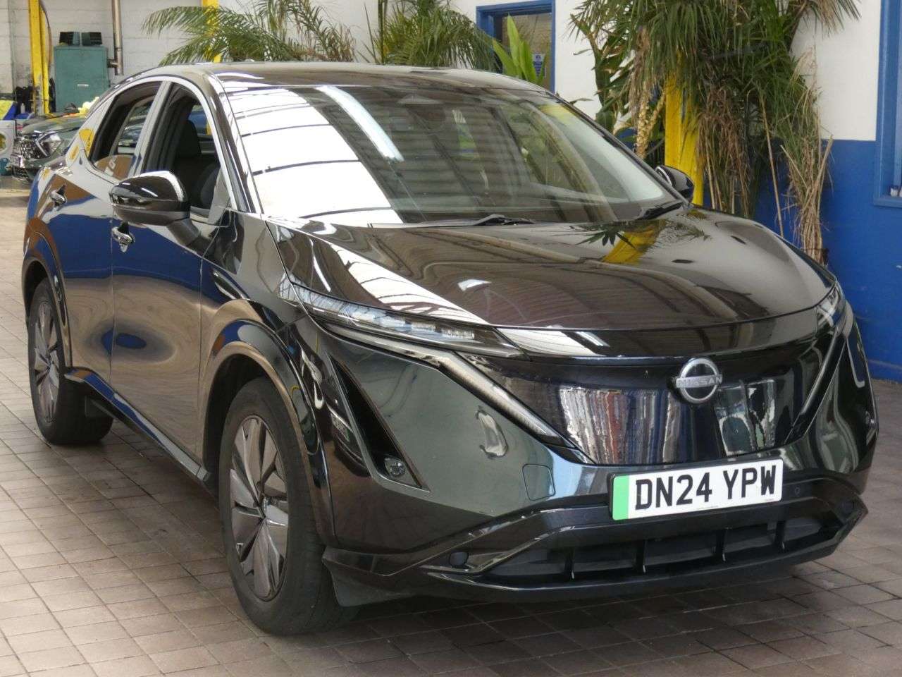 A 2024 NISSAN ARIYA 63kWh Engage SUV 5dr Electric Auto 7.4kW Charger (217 ps) 1 OWNER SERVICE H A 2024 NISSAN ARIYA 63kWh Engage SUV 5dr Electric Auto 7.4kW Charger (217 ps) 1 OWNER SERVICE H