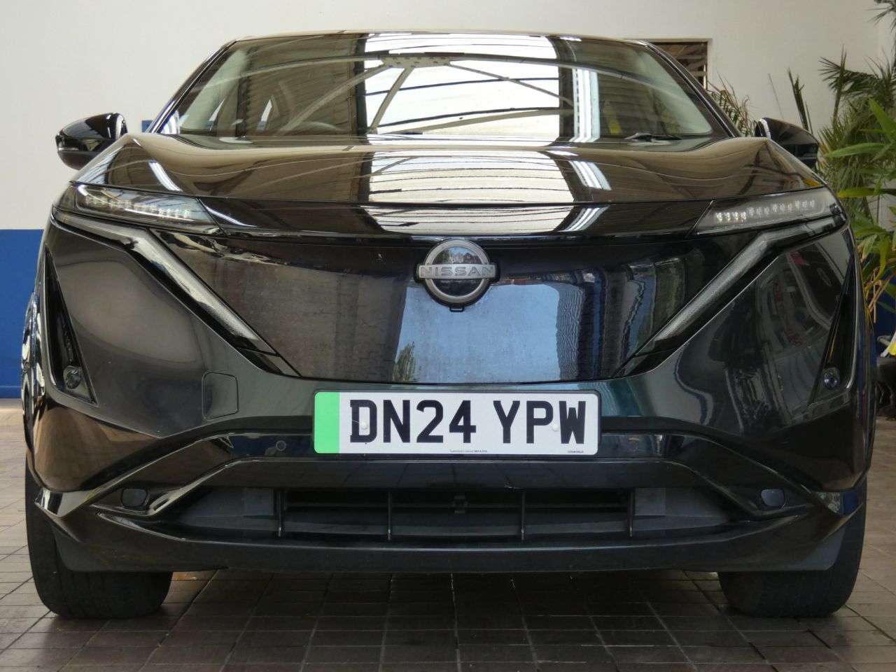 A 2024 NISSAN ARIYA 63kWh Engage SUV 5dr Electric Auto 7.4kW Charger (217 ps) 1 OWNER SERVICE H A 2024 NISSAN ARIYA 63kWh Engage SUV 5dr Electric Auto 7.4kW Charger (217 ps) 1 OWNER SERVICE H