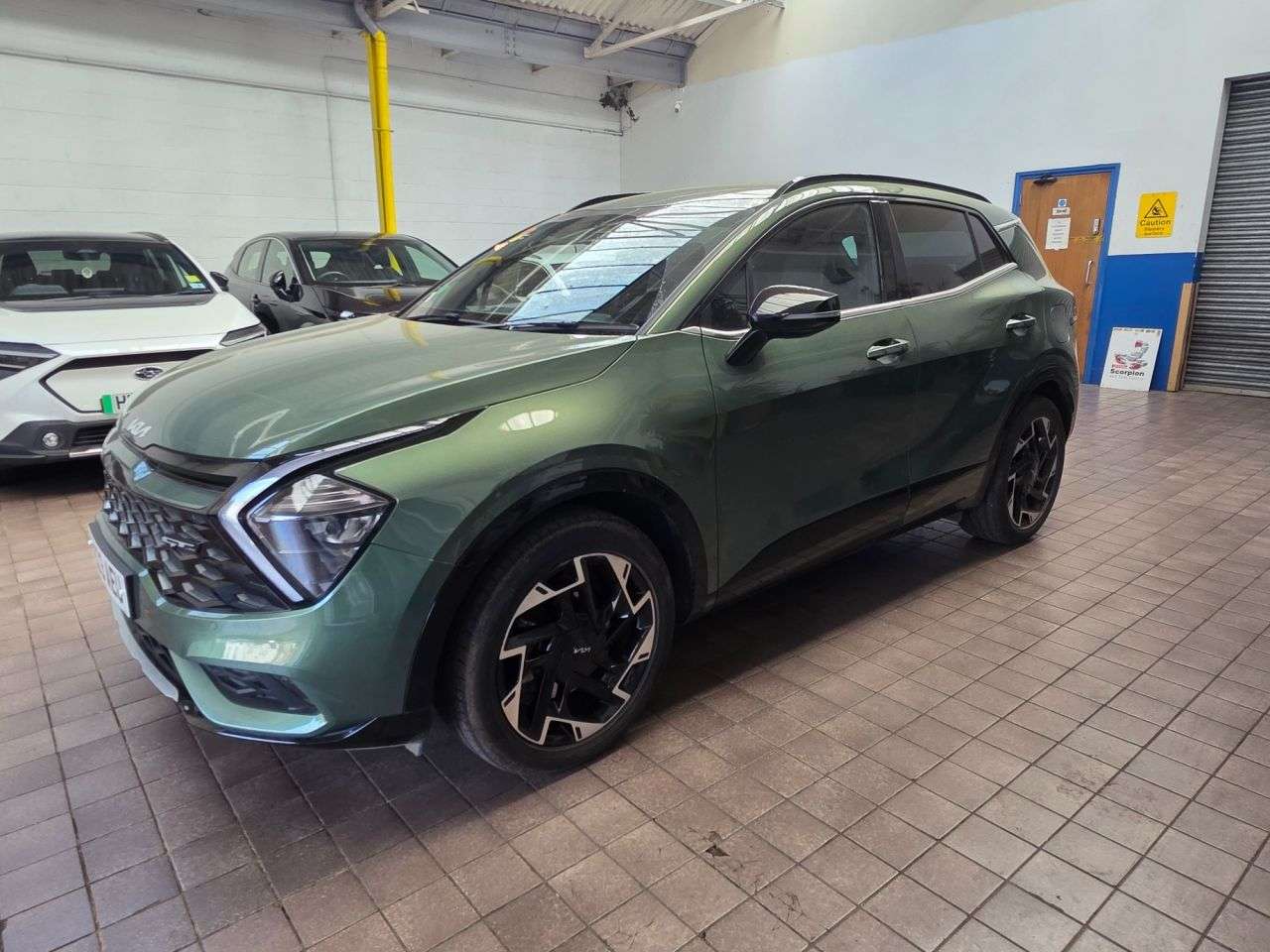 A 2023 KIA SPORTAGE 1.6 T-GDi 13.8kWh GT-Line SUV 5dr Petrol Plug-in Hybrid Auto AWD Euro 6 (s/ A 2023 KIA SPORTAGE 1.6 T-GDi 13.8kWh GT-Line SUV 5dr Petrol Plug-in Hybrid Auto AWD Euro 6 (s/