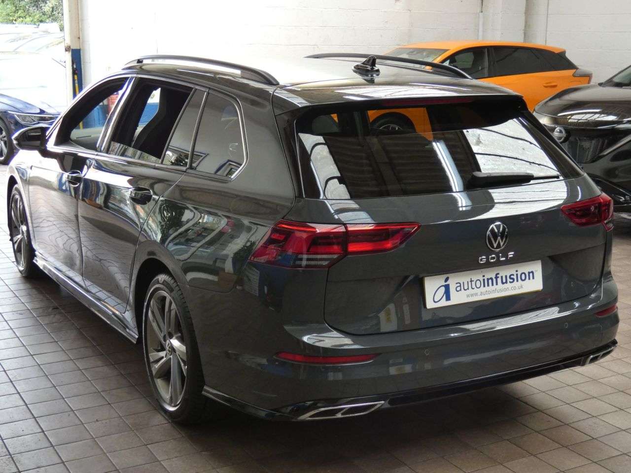 A 2022 VOLKSWAGEN GOLF 2.0 TDI R-Line Estate 5dr Diesel DSG Euro 6 (s/s) (150 ps) 1 OWNER 6 VW SER A 2022 VOLKSWAGEN GOLF 2.0 TDI R-Line Estate 5dr Diesel DSG Euro 6 (s/s) (150 ps) 1 OWNER 6 VW SER
