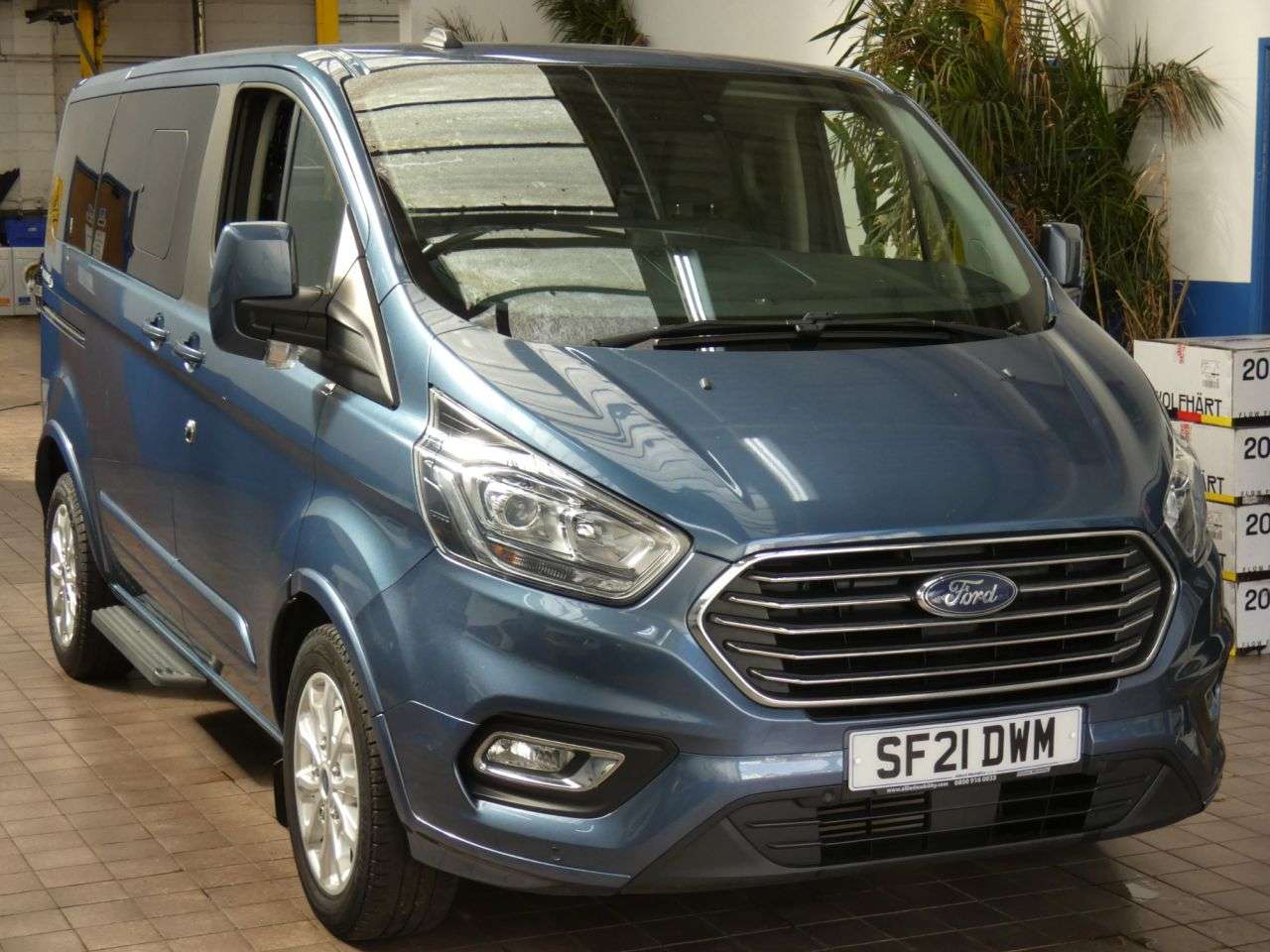 A 2021 FORD TOURNEO CUSTOM 2.0 320 EcoBlue Titanium Minibus Double Cab 5dr Diesel Manual L1 Euro 6 (s/ A 2021 FORD TOURNEO CUSTOM 2.0 320 EcoBlue Titanium Minibus Double Cab 5dr Diesel Manual L1 Euro 6 (s/