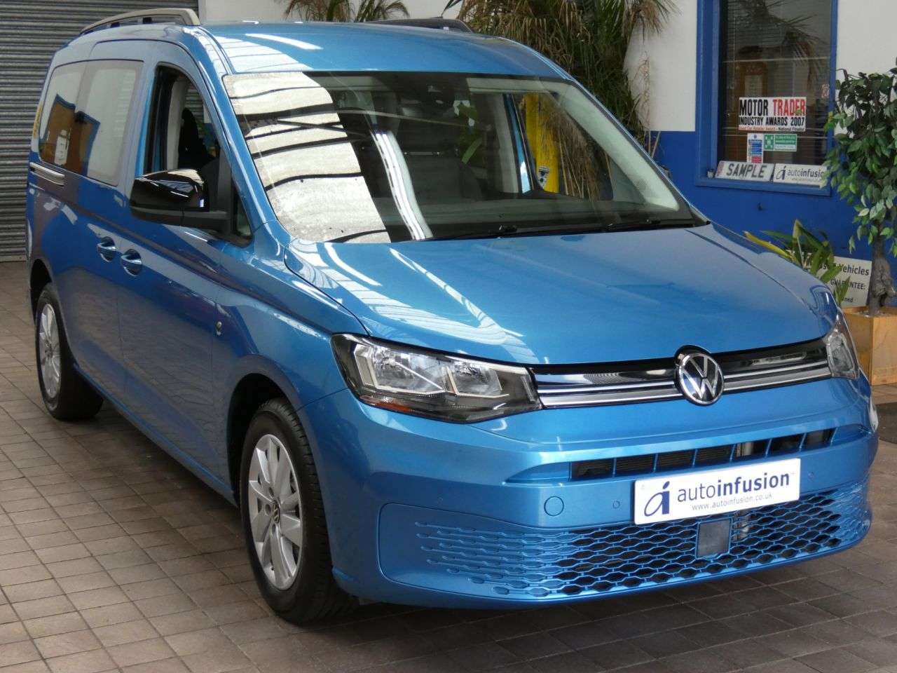 A 2022 VOLKSWAGEN CADDY MAXI 2.0 TDI Life MPV 5dr Diesel DSG Euro 6 (s/s) (122 ps) 1 OWNER SERVICES HIST A 2022 VOLKSWAGEN CADDY MAXI 2.0 TDI Life MPV 5dr Diesel DSG Euro 6 (s/s) (122 ps) 1 OWNER SERVICES HIST