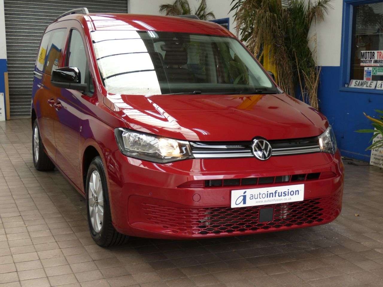 A 2022 VOLKSWAGEN CADDY MAXI 2.0 TDI Life MPV 5dr Diesel DSG Euro 6 (s/s) (122 ps) 1 OWNER SERVICE HISTO A 2022 VOLKSWAGEN CADDY MAXI 2.0 TDI Life MPV 5dr Diesel DSG Euro 6 (s/s) (122 ps) 1 OWNER SERVICE HISTO