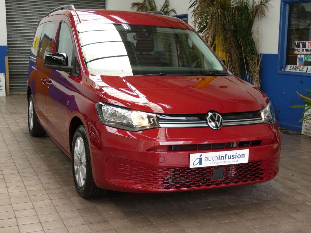 A 2022 VOLKSWAGEN CADDY MAXI 2.0 TDI Life MPV 5dr Diesel DSG Euro 6 (s/s) (122 ps) 1 OWNER SERVICE HISTO A 2022 VOLKSWAGEN CADDY MAXI 2.0 TDI Life MPV 5dr Diesel DSG Euro 6 (s/s) (122 ps) 1 OWNER SERVICE HISTO