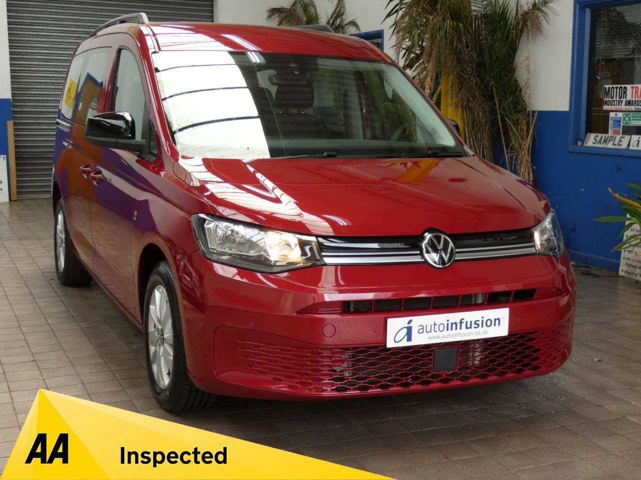 A 2022 VOLKSWAGEN CADDY MAXI 2.0 TDI Life MPV 5dr Diesel DSG Euro 6 (s/s) (122 ps) 1 OWNER SERVICE HISTO A 2022 VOLKSWAGEN CADDY MAXI 2.0 TDI Life MPV 5dr Diesel DSG Euro 6 (s/s) (122 ps) 1 OWNER SERVICE HISTO