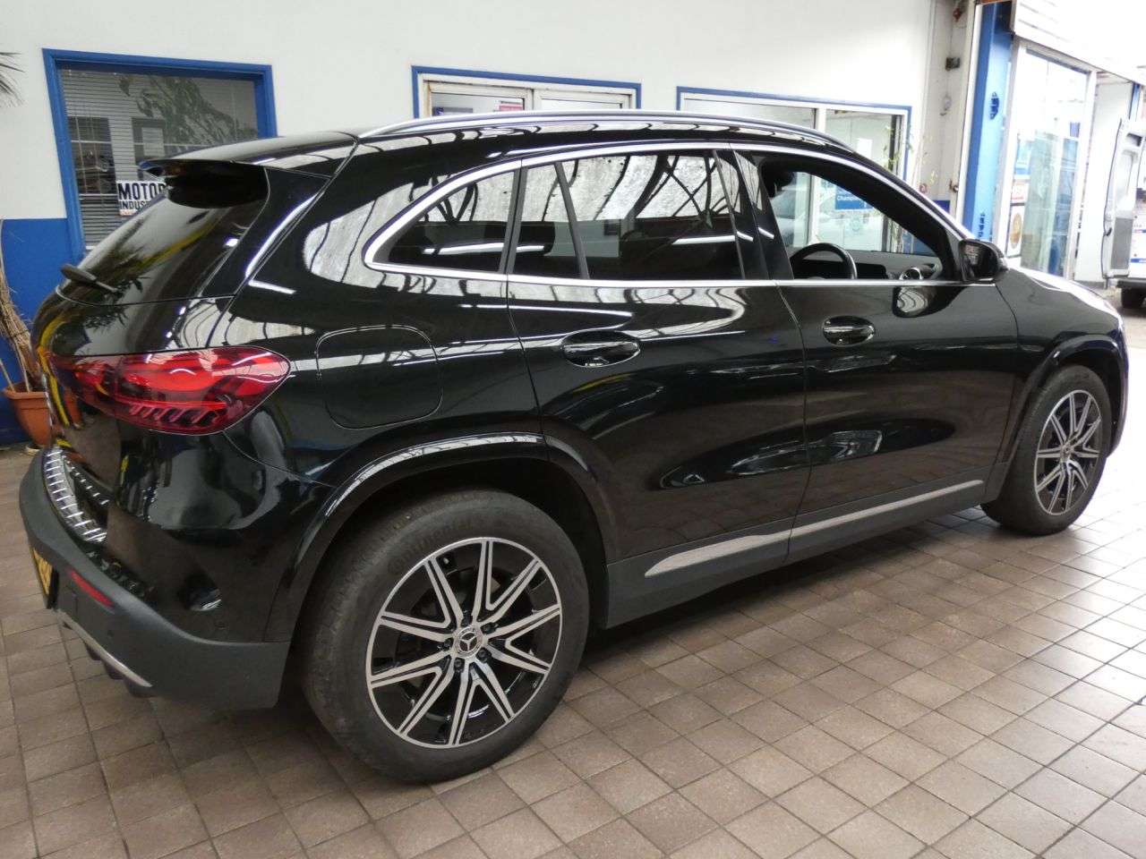 A 2025 MERCEDES-BENZ EQA EQA 250+ 70.5kWh AMG Line (Executive) SUV 5dr Electric Auto (190 ps) 1 WNER A 2025 MERCEDES-BENZ EQA EQA 250+ 70.5kWh AMG Line (Executive) SUV 5dr Electric Auto (190 ps) 1 WNER